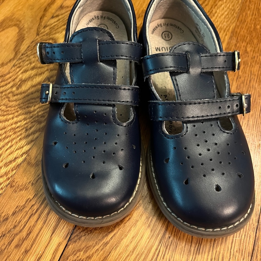 Girls 9.5 Navy Footmates